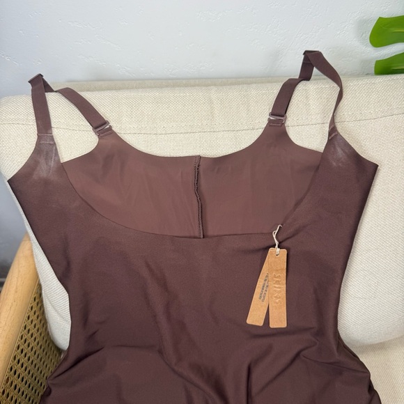 NWT Skims Body Butt Lifting Open Bust Padded Bodysuit in Cocoa Size XL - Picture 9 of 13